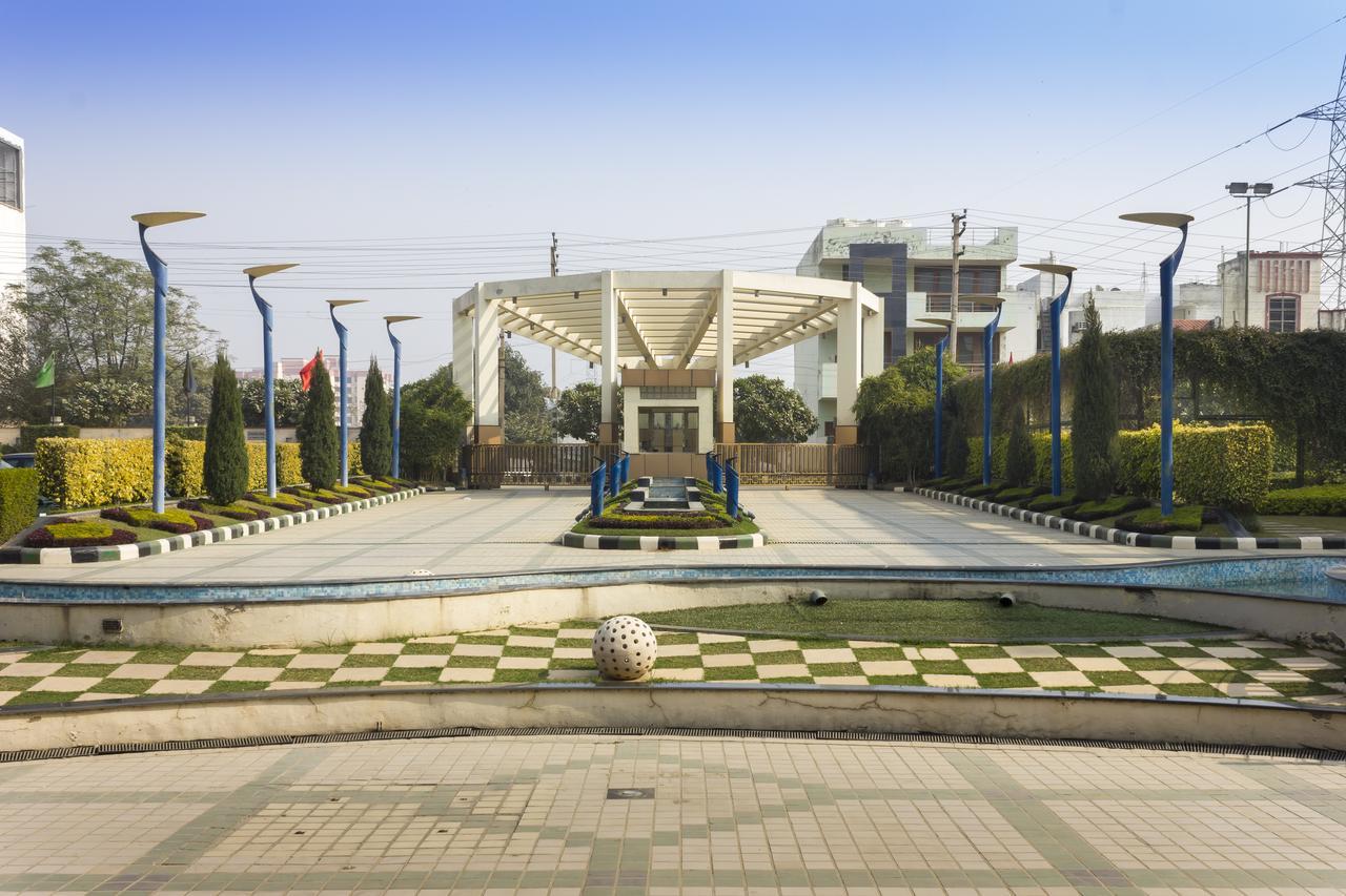 Club Florence Gurgaon Exterior photo